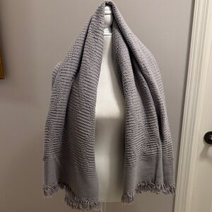 Cozy Gray Woven Throw Blanket